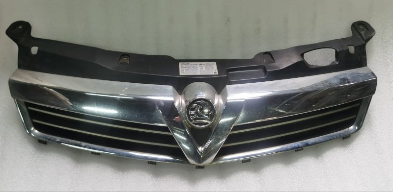 Решетка радиатора Opel Astra H 2008 хетчбэк 5дв. Z17DTL 1.7
