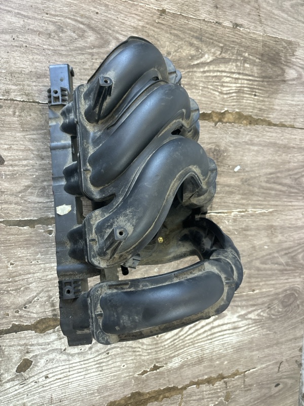 Коллектор впускной Ford Focus 2 SHDA
