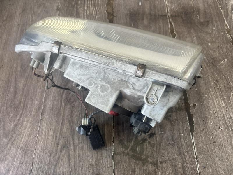 Фара Suzuki Grand Vitara 2003 универсал J20A Перед. Лев.
