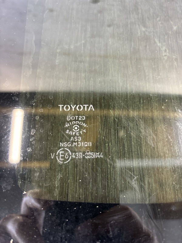 Форточка двери Toyota RAV4 2015 кроссовер 1AD-FTV Задн. Лев.
