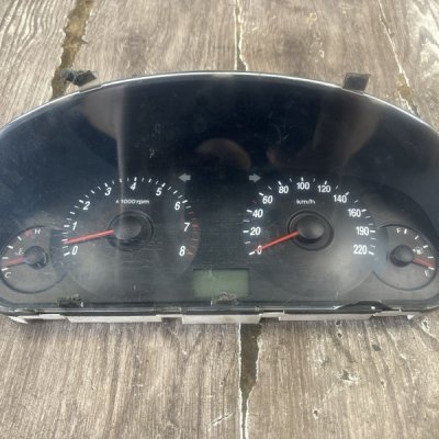 Панель приборов Hyundai Elantra 2004 седан 4дв. G4ED-G - изображение 1