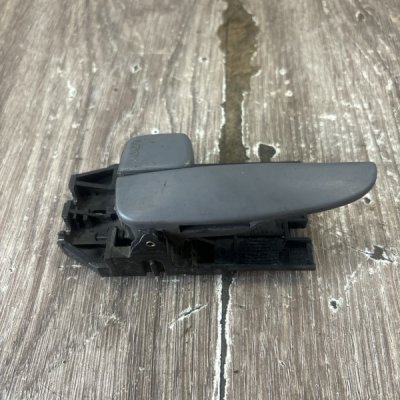 Ручка двери внутренняя Hyundai Elantra 2004 седан 4дв. G4ED-G Задн. Лев. - изображение 1