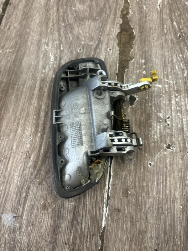 Ручка двери внешняя Hyundai Elantra 2004 седан 4дв. G4ED-G Задн. Лев.