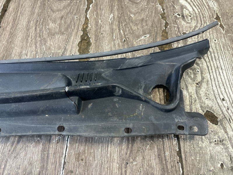 Водосток/жабо Hyundai Elantra 2004 седан 4дв. G4ED-G Лев.