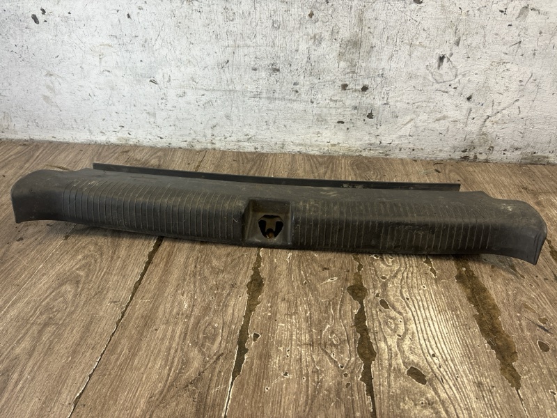 Накладка петли багажника Opel Astra G 1999 хетчбэк 5дв. X16XEL 1.6
