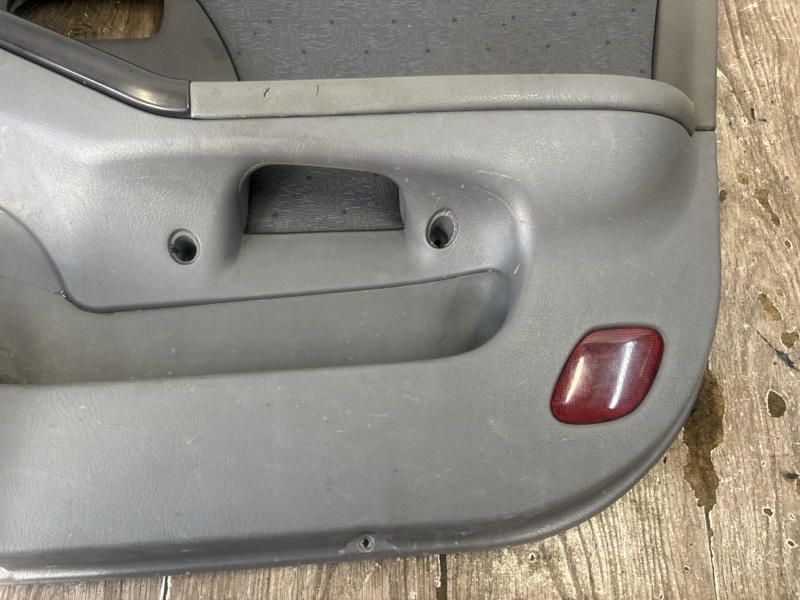 Обшивка двери Hyundai Elantra 2004 седан 4дв. G4ED-G Перед. Прав.