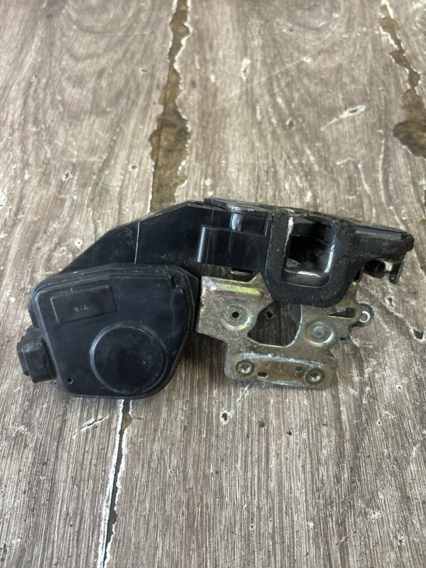 Замок двери Hyundai Elantra 2004 седан 4дв. G4ED-G Перед. Лев.