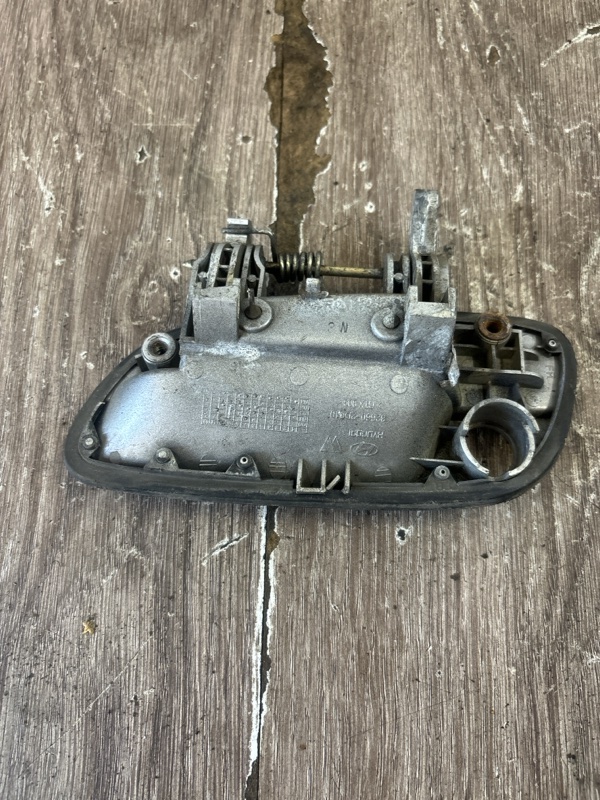 Ручка двери внешняя Hyundai Elantra 2004 седан 4дв. G4ED-G Перед. Прав.