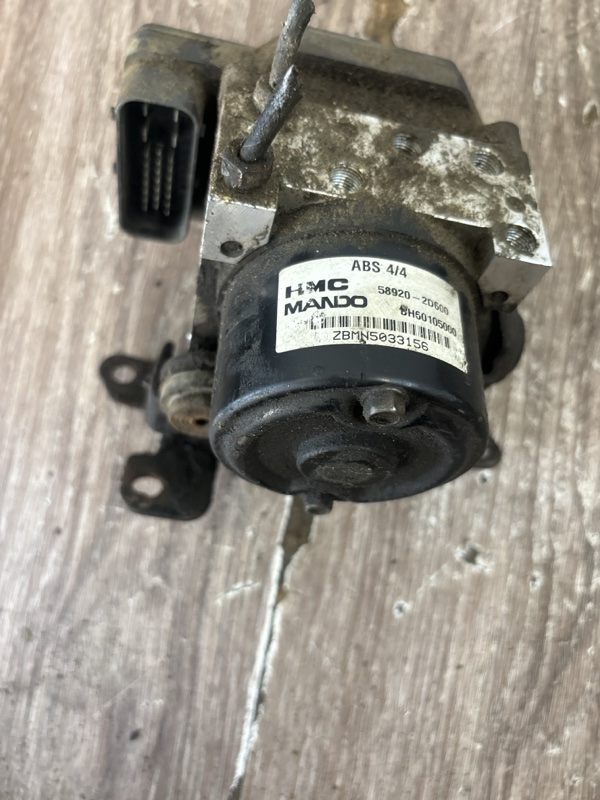 Блок abs Hyundai Elantra 2004 седан 4дв. G4ED-G