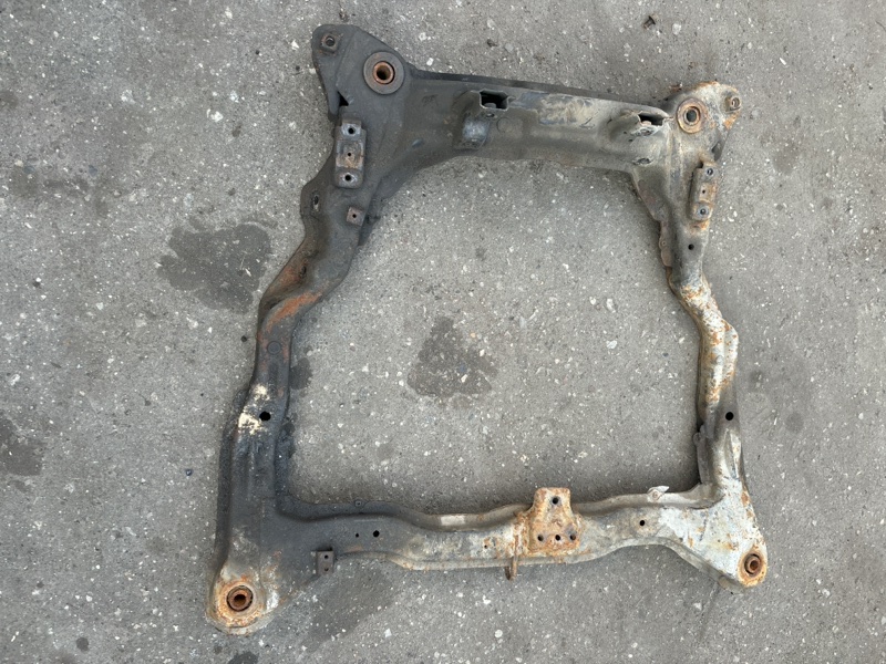 Подрамник передний Hyundai Elantra 2004 седан 4дв. G4ED-G