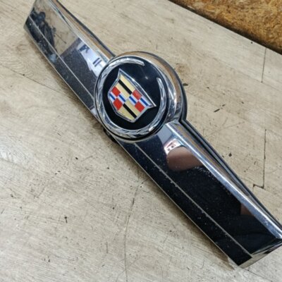 Молдинг крышки багажника Cadillac Escalade - изображение 1