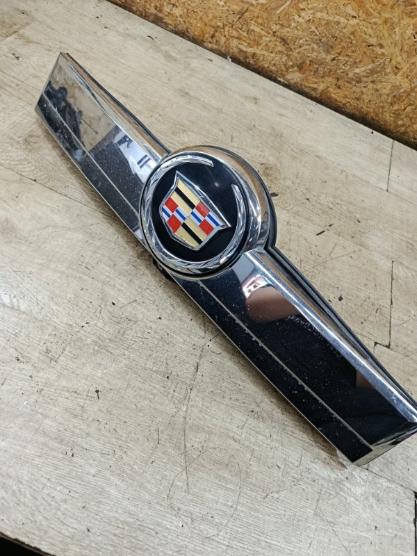 Молдинг крышки багажника Cadillac Escalade
