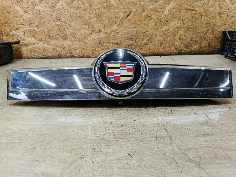 Молдинг крышки багажника Cadillac Escalade