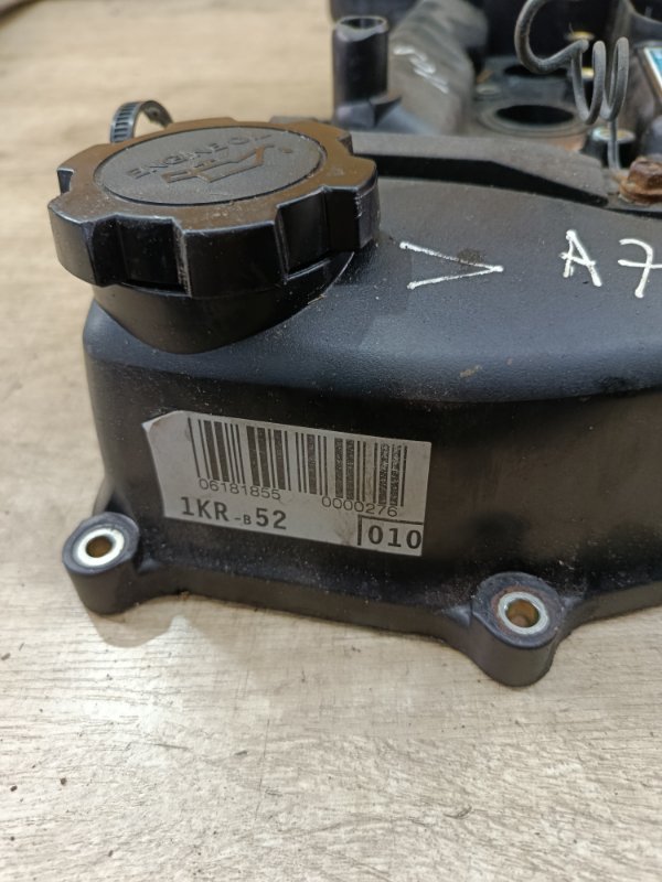 Крышка головки блока цилиндров Toyota Aygo 2007 1KR-FE