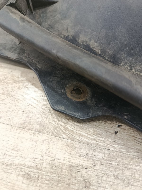 Водосток/жабо Ford Mondeo 2006 седан 4дв. CJBA Прав.
