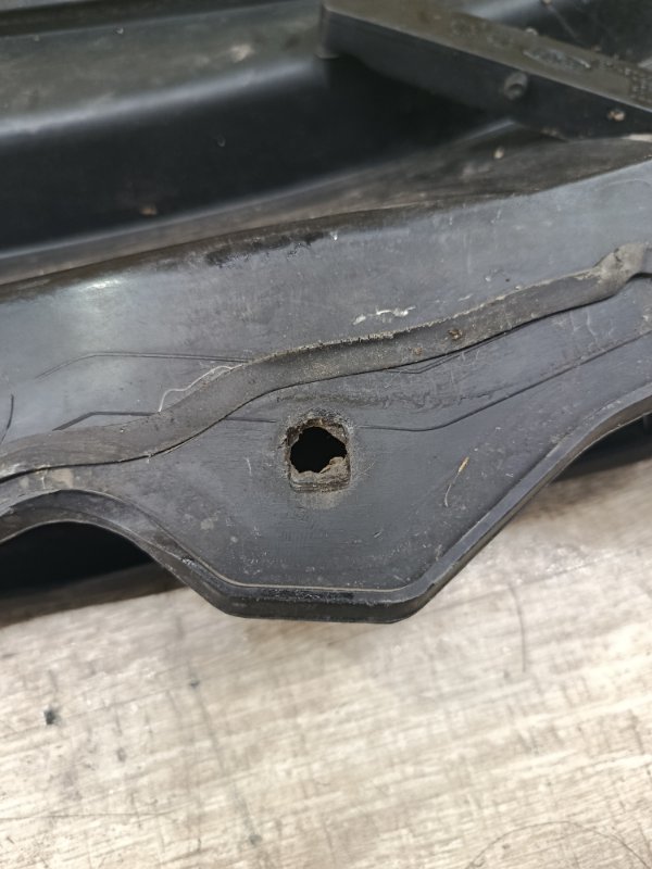 Водосток/жабо Ford Mondeo 2006 седан 4дв. CJBA Прав.