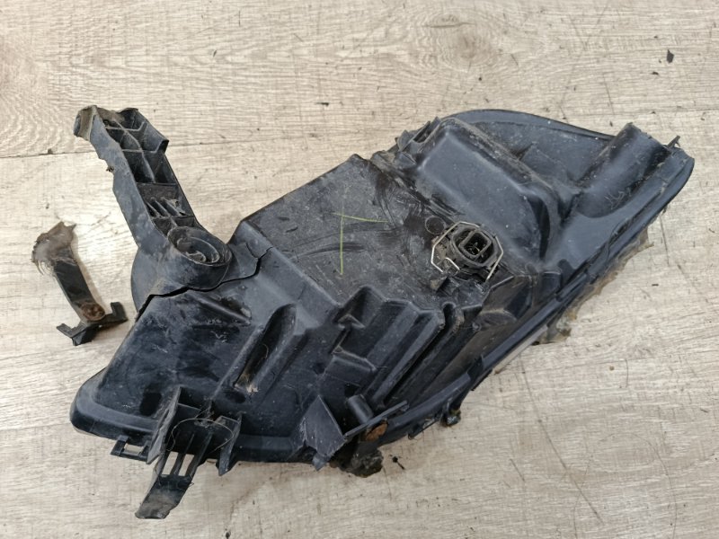 Фара противотуманная Opel Astra J 2010 хетчбэк 5дв. A16LET 1.6 Перед. Лев.