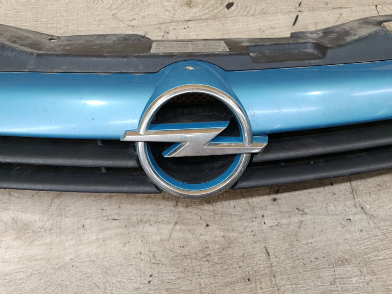 Решетка радиатора Opel Astra H 2004 хетчбэк 5дв. Z18XE