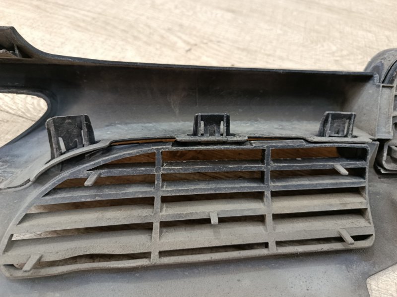 Решетка радиатора Peugeot 206 2007 седан 4дв. NFU (TU5JP4)