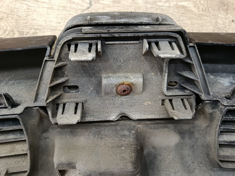 Решетка радиатора Peugeot 206 2007 седан 4дв. NFU (TU5JP4)