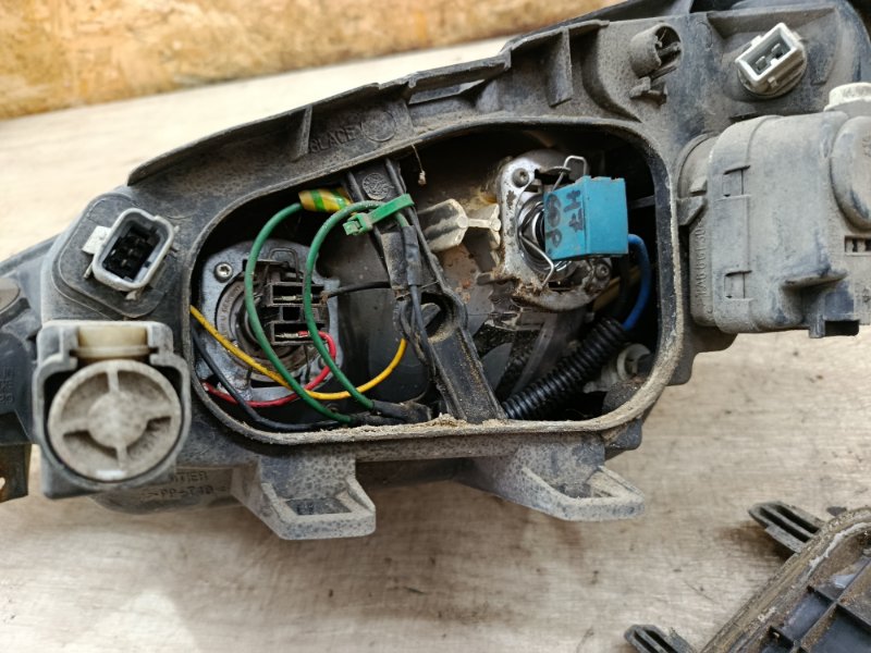 Фара Peugeot 206 2007 седан 4дв. NFU (TU5JP4) Перед. Прав.