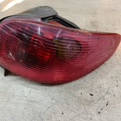Фонарь Peugeot 206 2007 седан 4дв. NFU (TU5JP4) Задн. Прав. - изображение 1