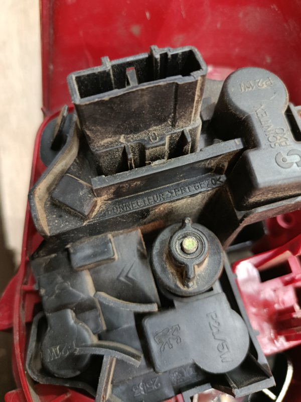 Фонарь Peugeot 206 2007 седан 4дв. NFU (TU5JP4) Задн. Прав.