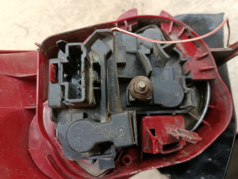 Фонарь Peugeot 206 2007 седан 4дв. NFU (TU5JP4) Задн. Лев.
