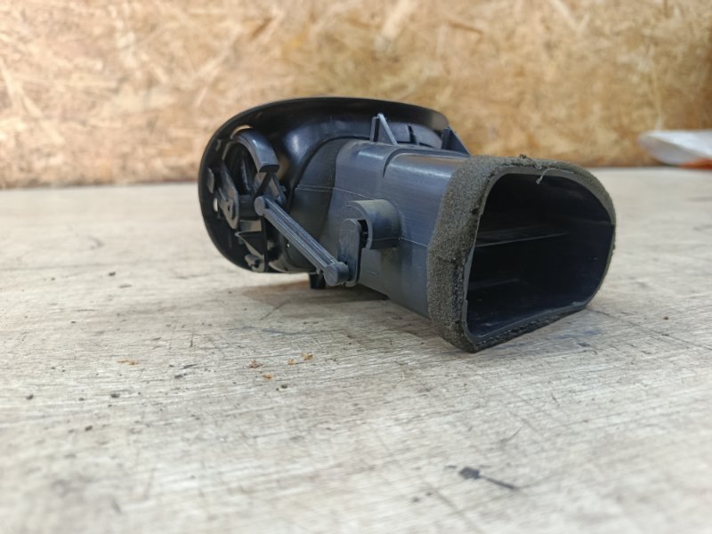 Дефлектор воздуховода Peugeot 206 2007 седан 4дв. NFU (TU5JP4) Прав.
