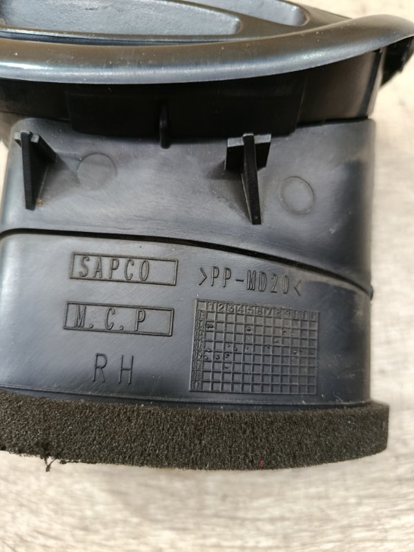 Дефлектор воздуховода Peugeot 206 2007 седан 4дв. NFU (TU5JP4) Прав.