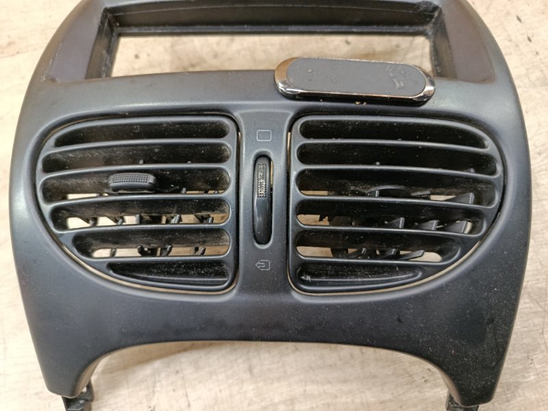 Центральная консоль Peugeot 206 2007 седан 4дв. NFU (TU5JP4)