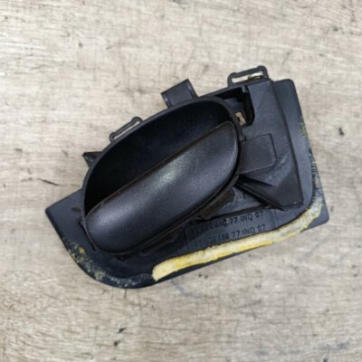 Ручка двери Peugeot 206 2007 седан 4дв. NFU (TU5JP4) Перед. Прав. - изображение 1