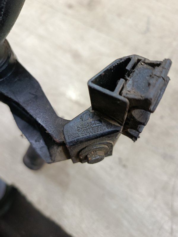 Патрубок системы охлаждения двигателя Peugeot 206 2002 хетчбэк 3дв. HFZ (TU1JP)