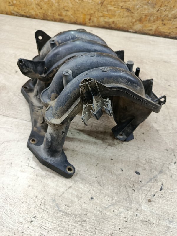 Коллектор впускной Peugeot 206 2002 хетчбэк 3дв. HFZ (TU1JP)