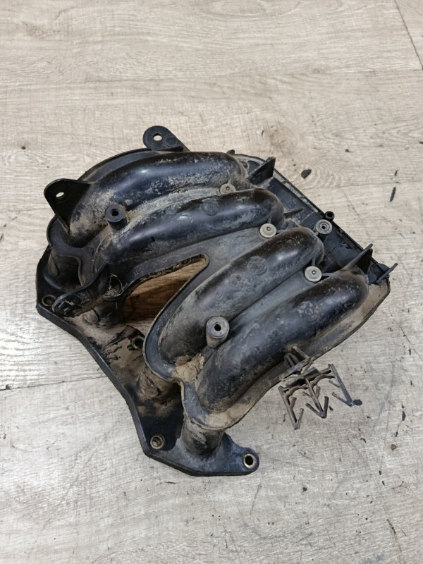 Коллектор впускной Peugeot 206 2002 хетчбэк 3дв. HFZ (TU1JP)