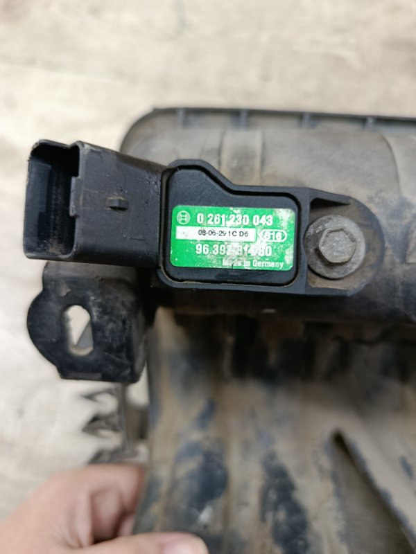 Коллектор впускной Peugeot 206 2002 хетчбэк 3дв. HFZ (TU1JP)