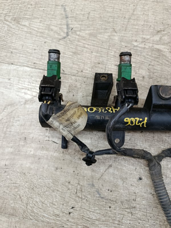 Топливная рампа Peugeot 206 2002 хетчбэк 3дв. HFZ (TU1JP)