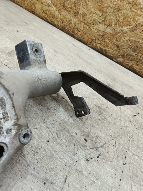 Кронштейн двигателя Peugeot 206 2002 хетчбэк 3дв. HFZ (TU1JP)