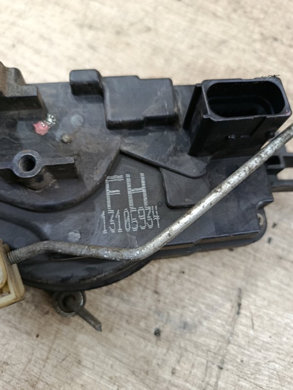 Замок двери Opel Astra H 2004 хетчбэк 5дв. Z18XE Перед. Лев.
