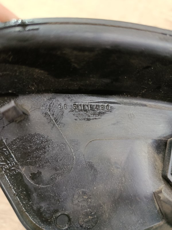 Накладка зеркала Peugeot 206 2007 седан 4дв. NFU (TU5JP4) Перед. Прав.