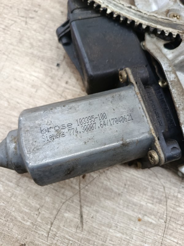 Стеклоподъемник Opel Vectra B 2000 седан 4дв. X16XEL 1.6 Перед. Прав.