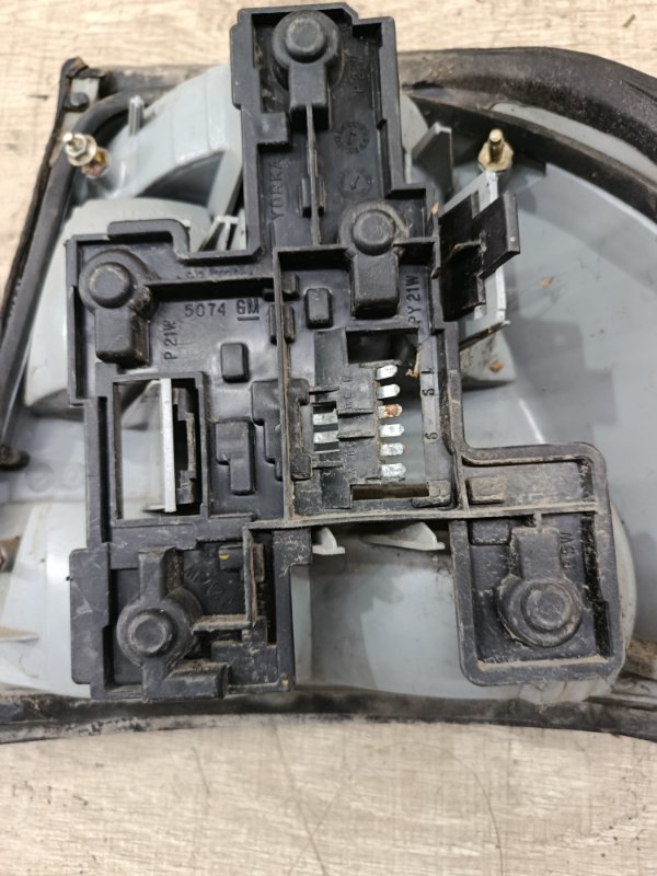 Фонарь Opel Vectra B 2000 седан 4дв. X16XEL 1.6 Задн. Лев.
