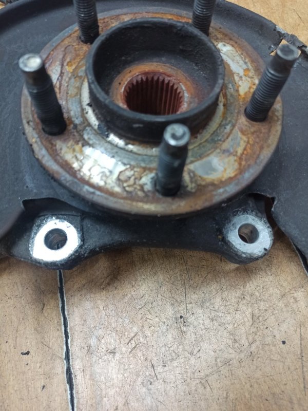 Поворотный кулак Opel Astra J 2009-2015 Перед. Лев.