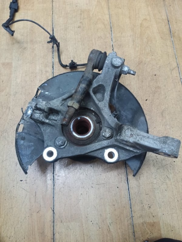 Поворотный кулак Opel Astra J 2009-2015 Перед. Лев.