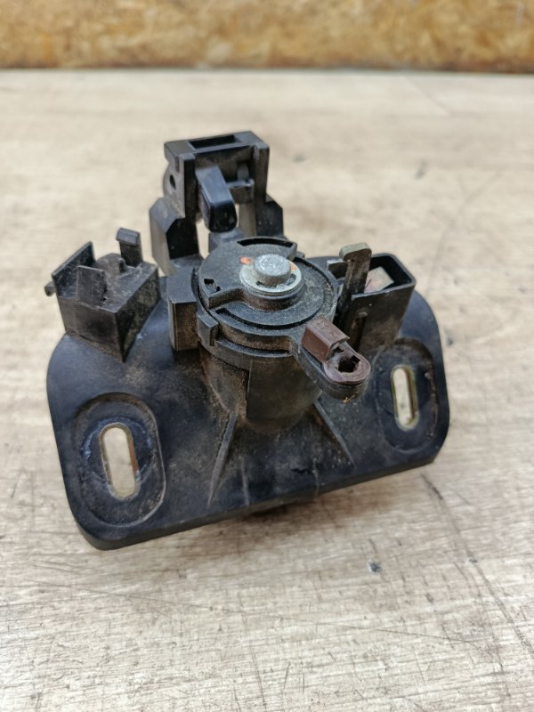 Кнопка открывания багажника Opel Vectra B 2000 седан 4дв. X16XEL 1.6