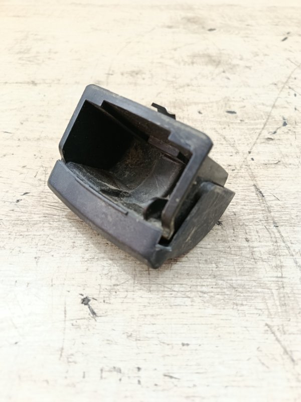 Пепельница Opel Vectra B 2000 седан 4дв. X16XEL 1.6