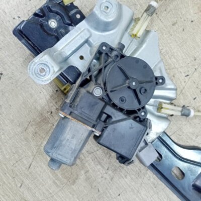Мотор стеклоподъемника Opel Astra J Перед. Прав. - изображение 4