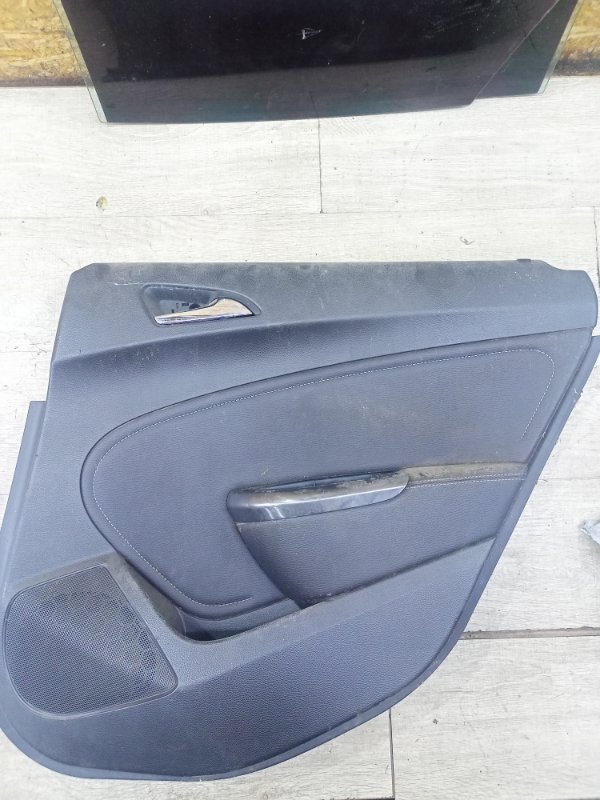 Обшивка двери Opel Astra J 2011 хетчбек 5 дв Задн. Прав.