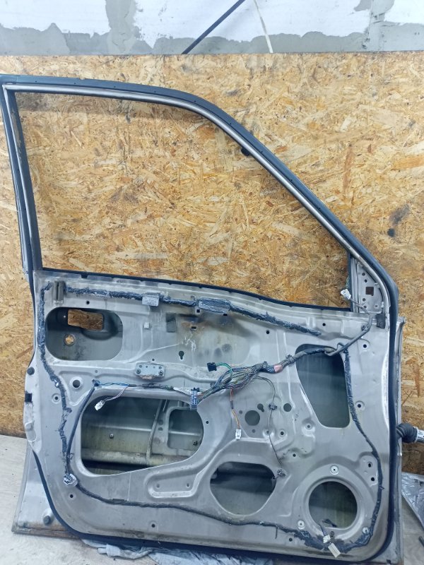 Дверь Suzuki Grand Vitara 2003 универсал J20A Перед. Лев.