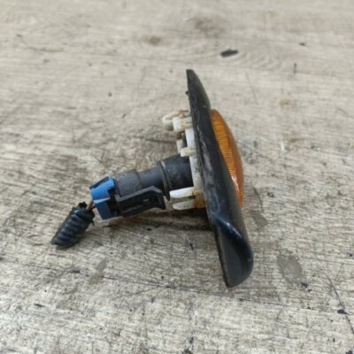 Поворотник в крыле Opel Vectra B 2000 седан 4дв. X16XEL 1.6 Перед. Прав. - изображение 2